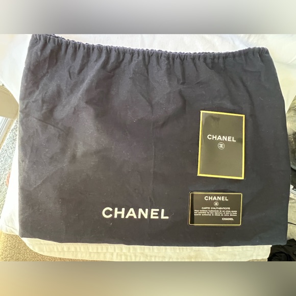 ✨Authentic Chanel Vintage Drawstring CC Bucket Patent Leather Bag✨ - Picture 8 of 16